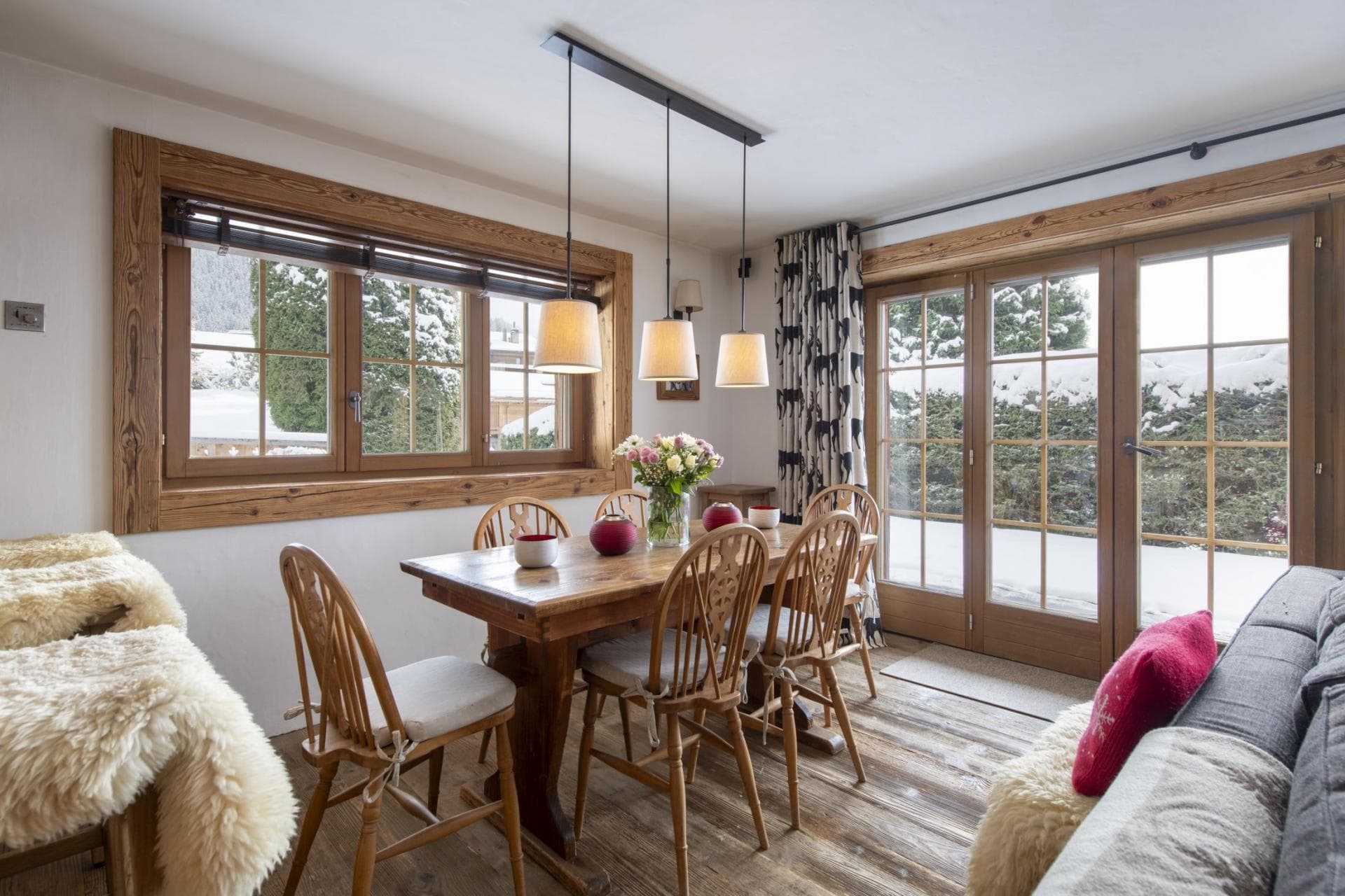 Dining area with seating for 6 and direct terrace access