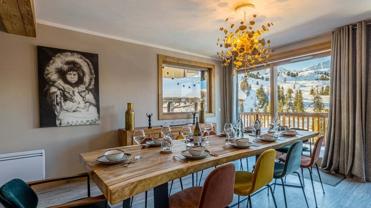 Dining area with seating for 10 and panoramic mountain views