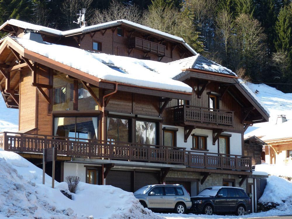 Ski-in/ski-out chalet with private garage and wrap-around sun deck