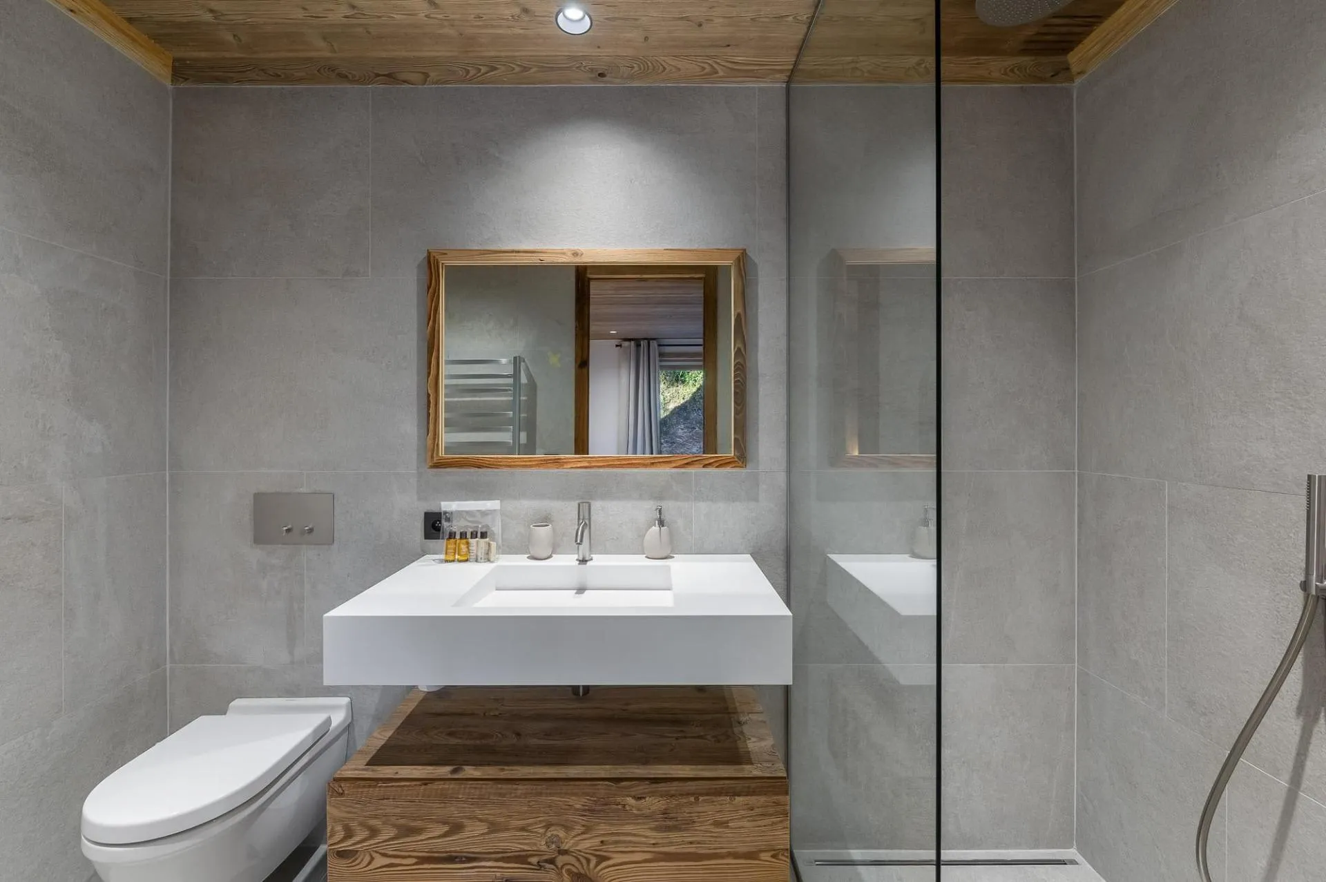 En-suite shower room with a walk-in shower and timber ceiling