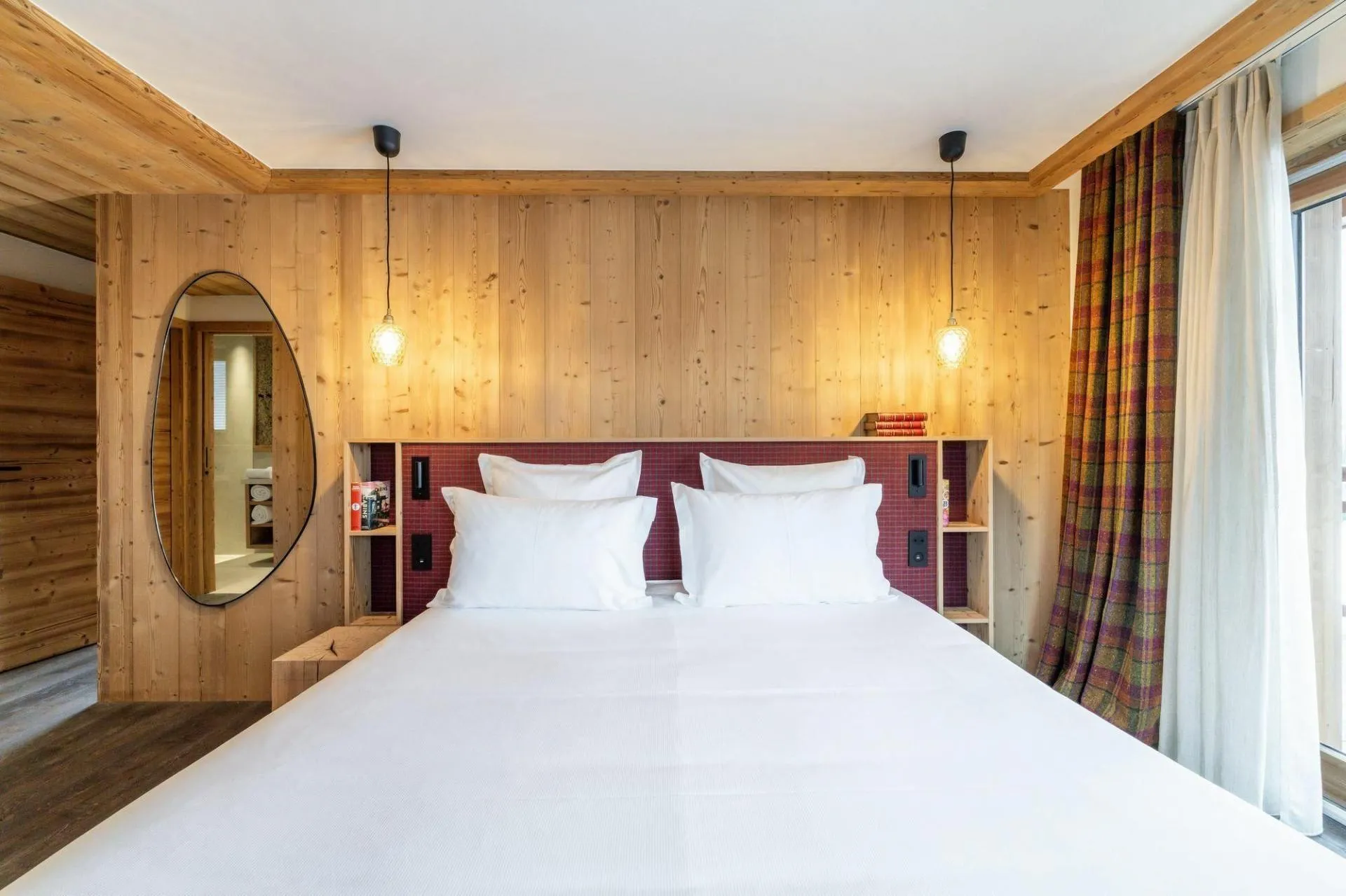 Double bedroom with integrated bedside shelving