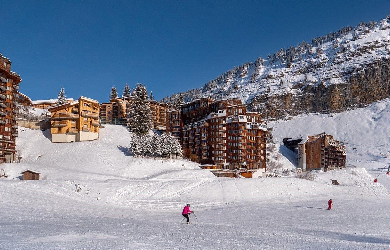 Ski-in/ski-out apartment complex with direct access to groomed slopes