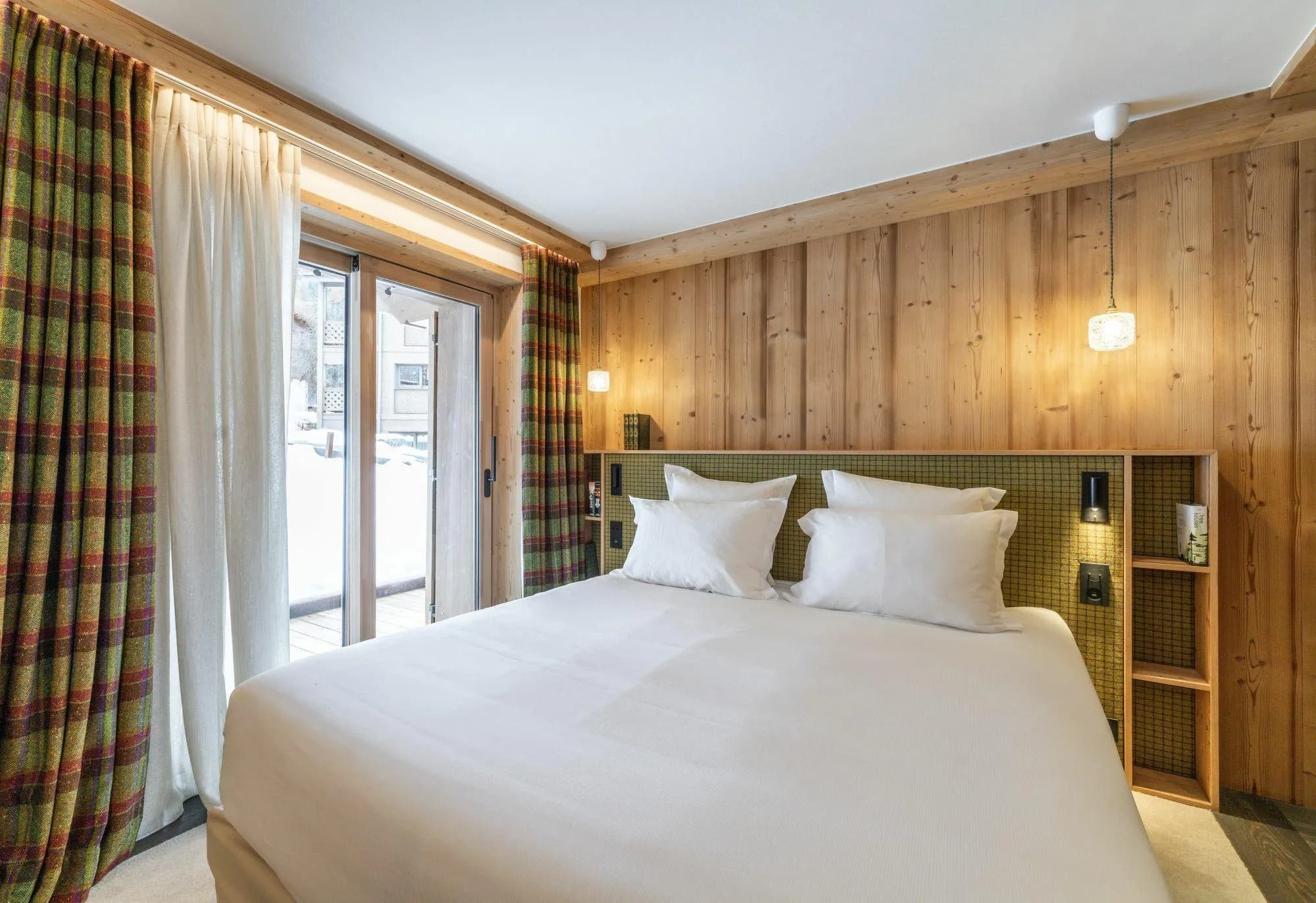 Guest bedroom with terrace access