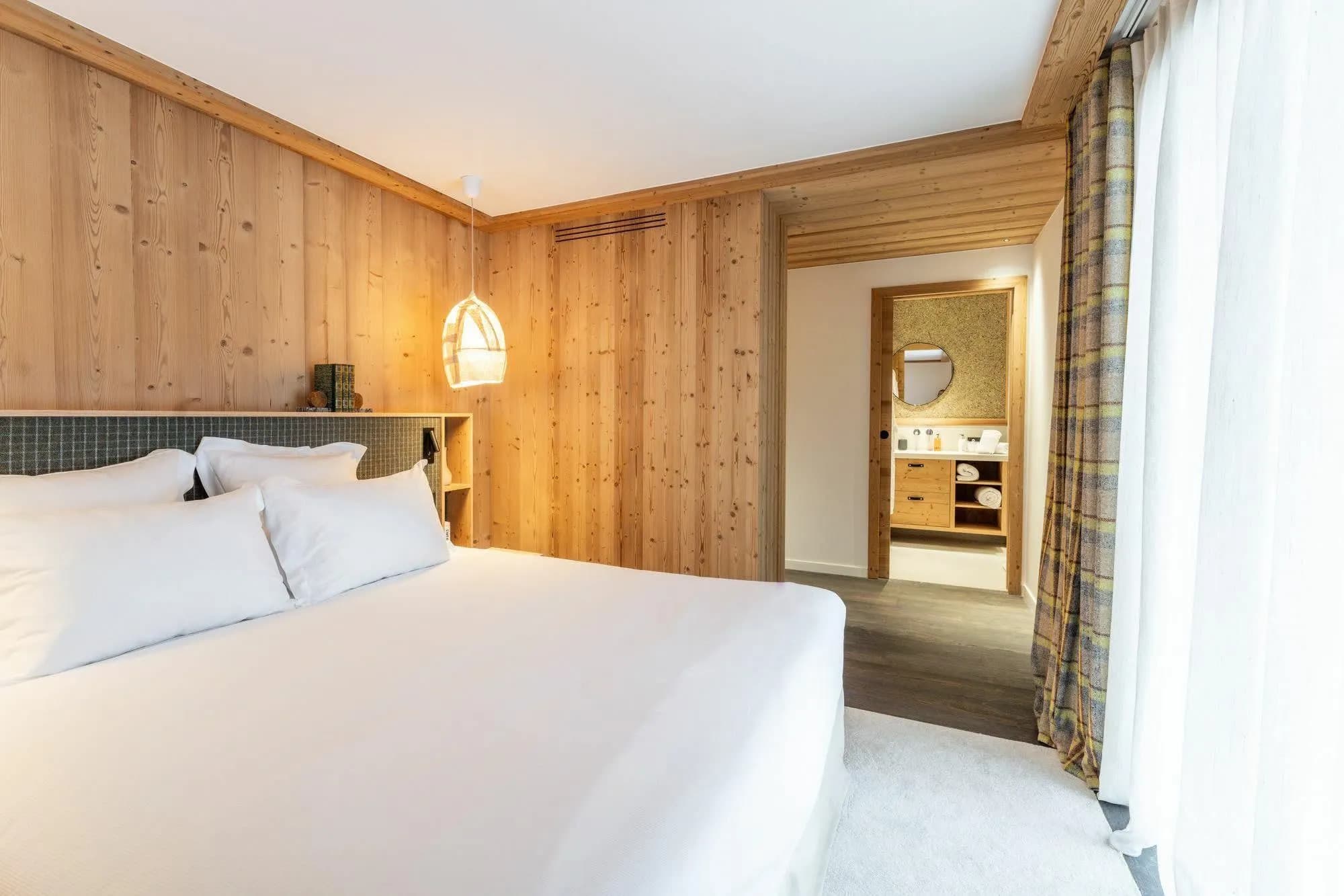 Wood-panelled bedroom with an en-suite bathroom