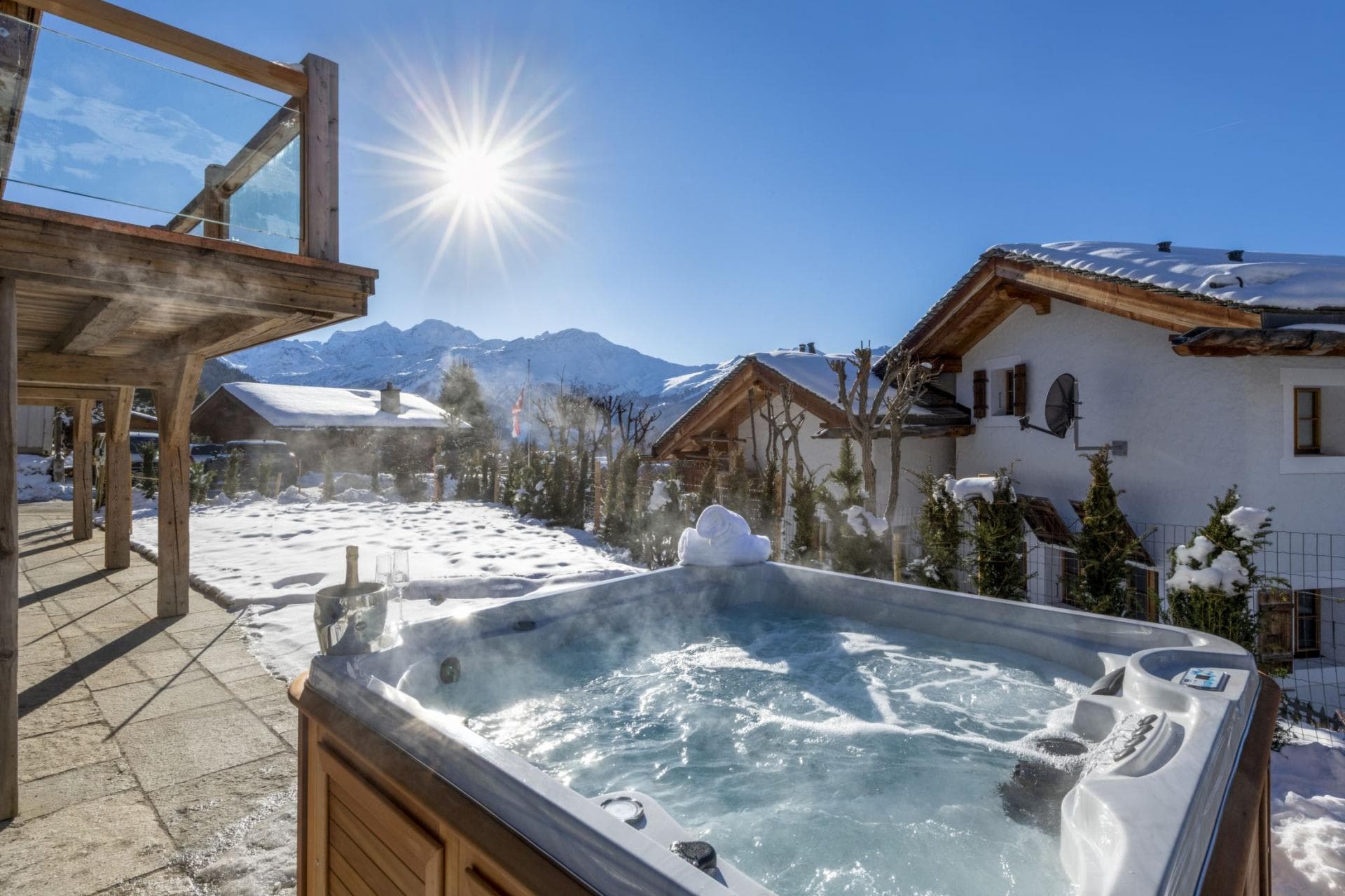 Ground-level outdoor hot tub seats 6; mountain and valley views