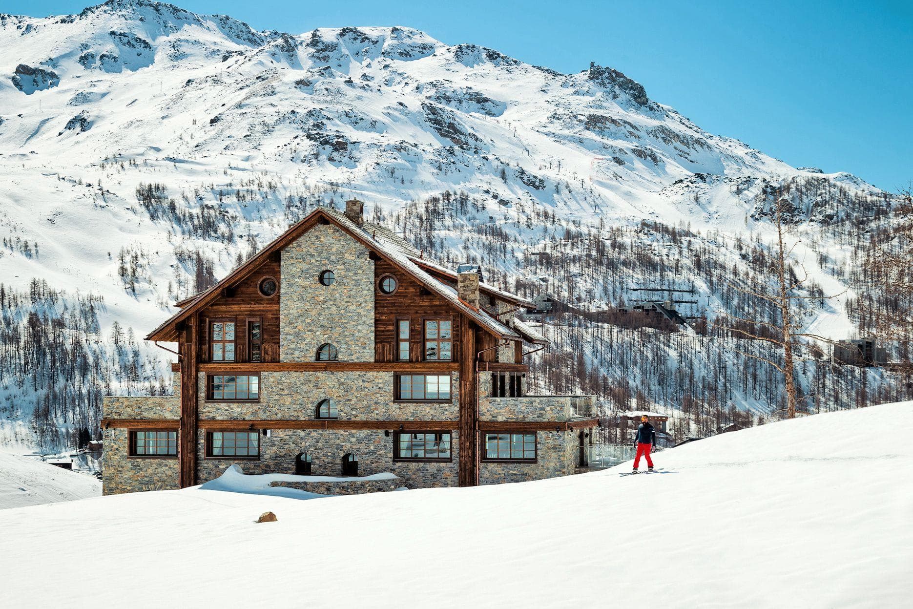 Ski-in, ski-out chalet with direct access to mountain runs