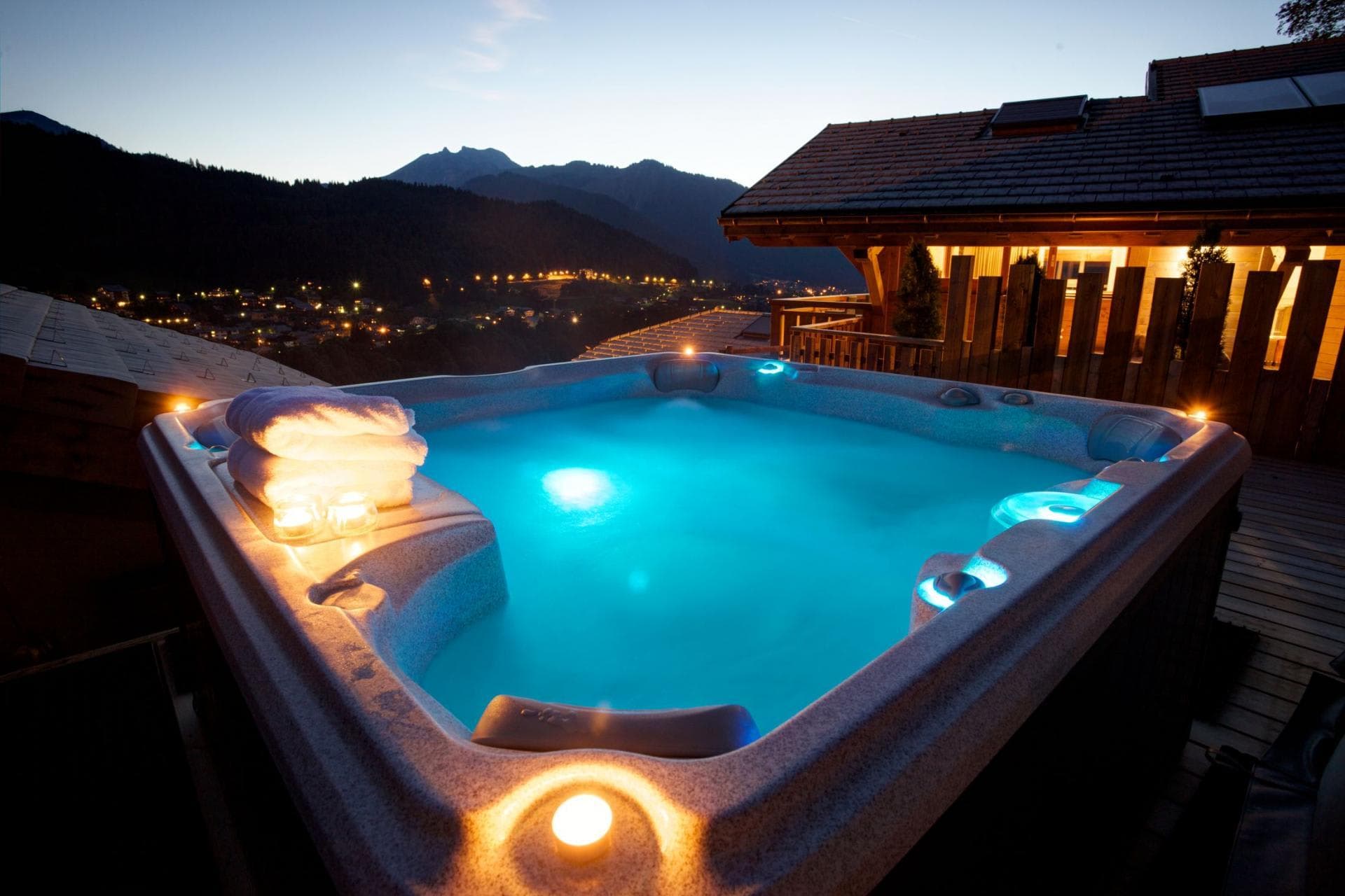 Outdoor hot tub seats 6 with mountain and valley views