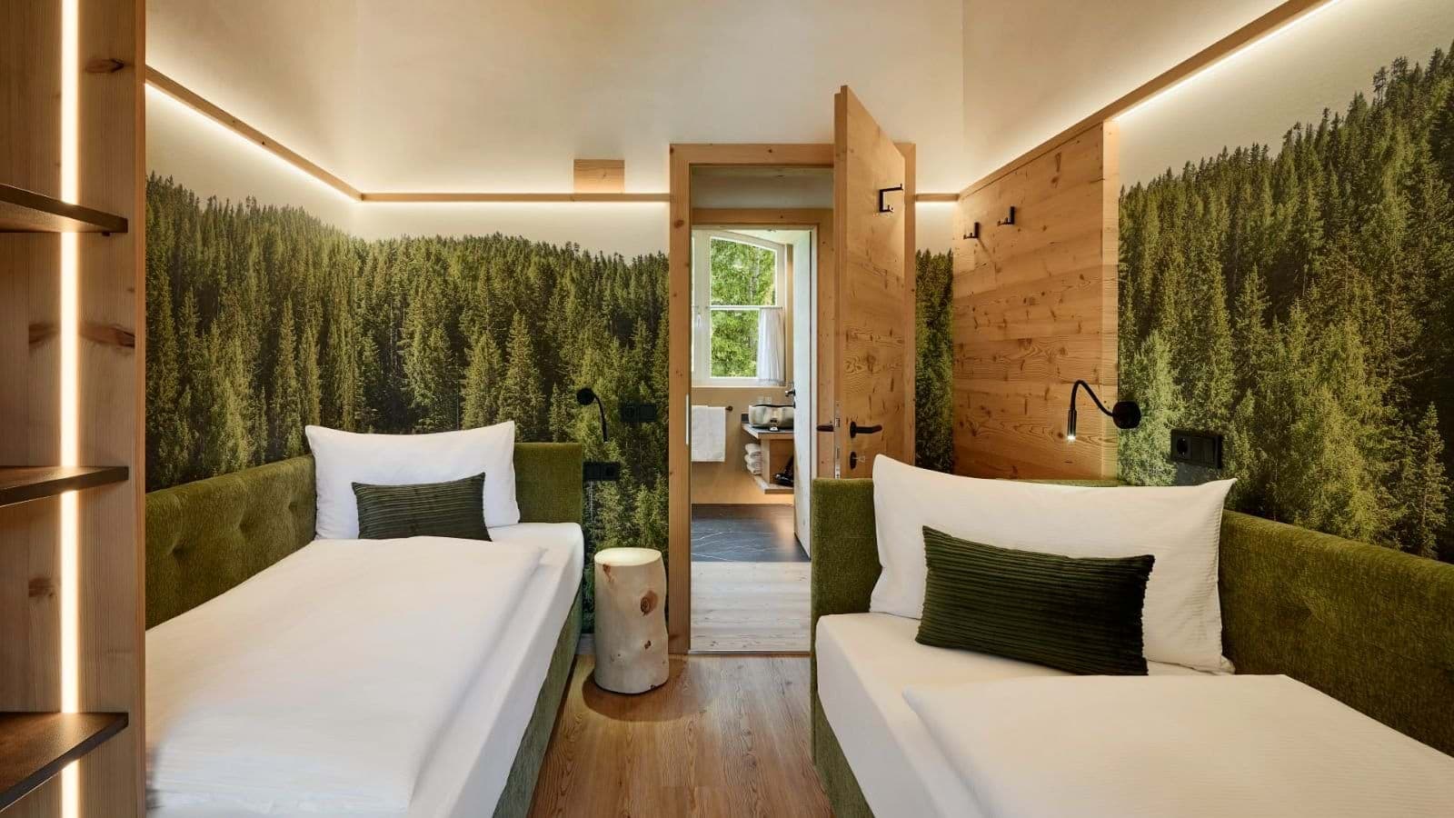 Guest bedroom with two twin beds and ensuite bathroom access