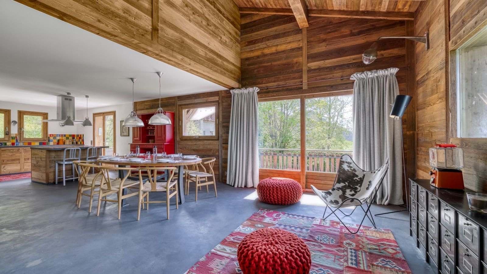 Open-plan dining area seats 8 with adjacent breakfast bar seating
