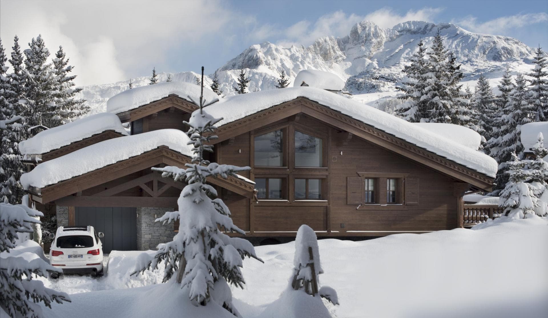 Ski-in chalet with private garage and mountain peak views