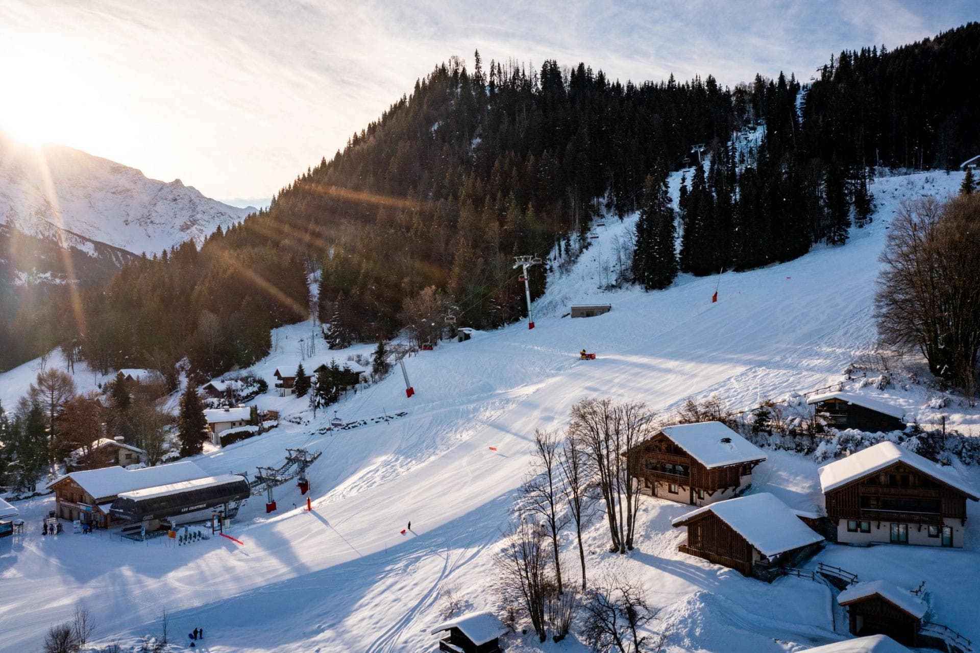 Ski-in/ski-out mountain location next to groomed slopes and chairlift