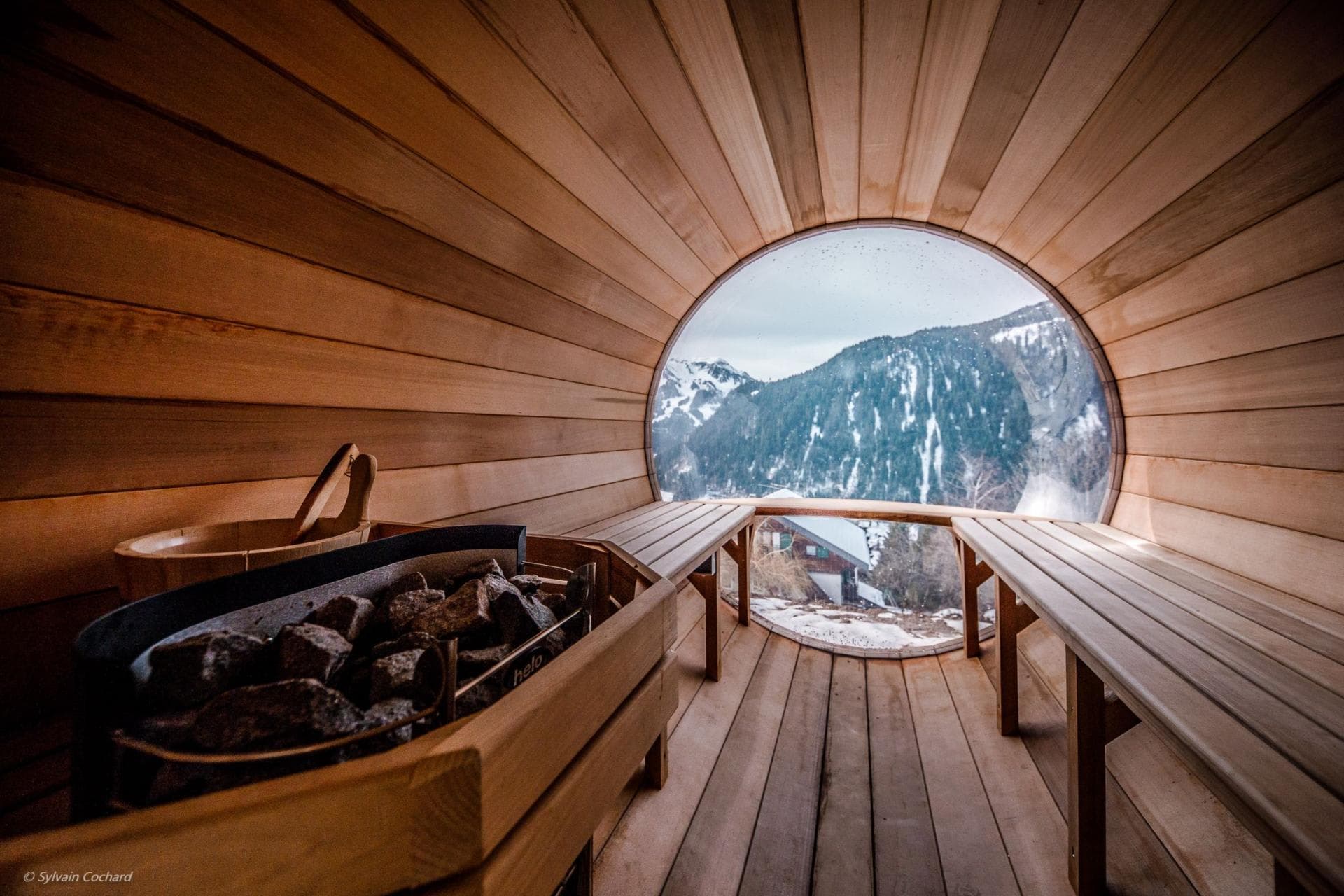 Barrel sauna with mountain views and electric rock heater