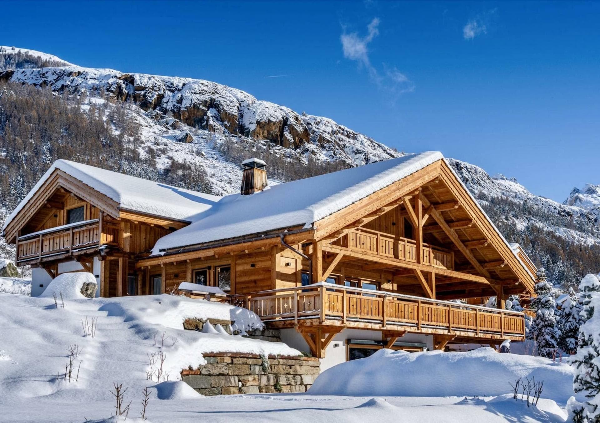 Timber-framed chalet with wrap-around deck and mountain views