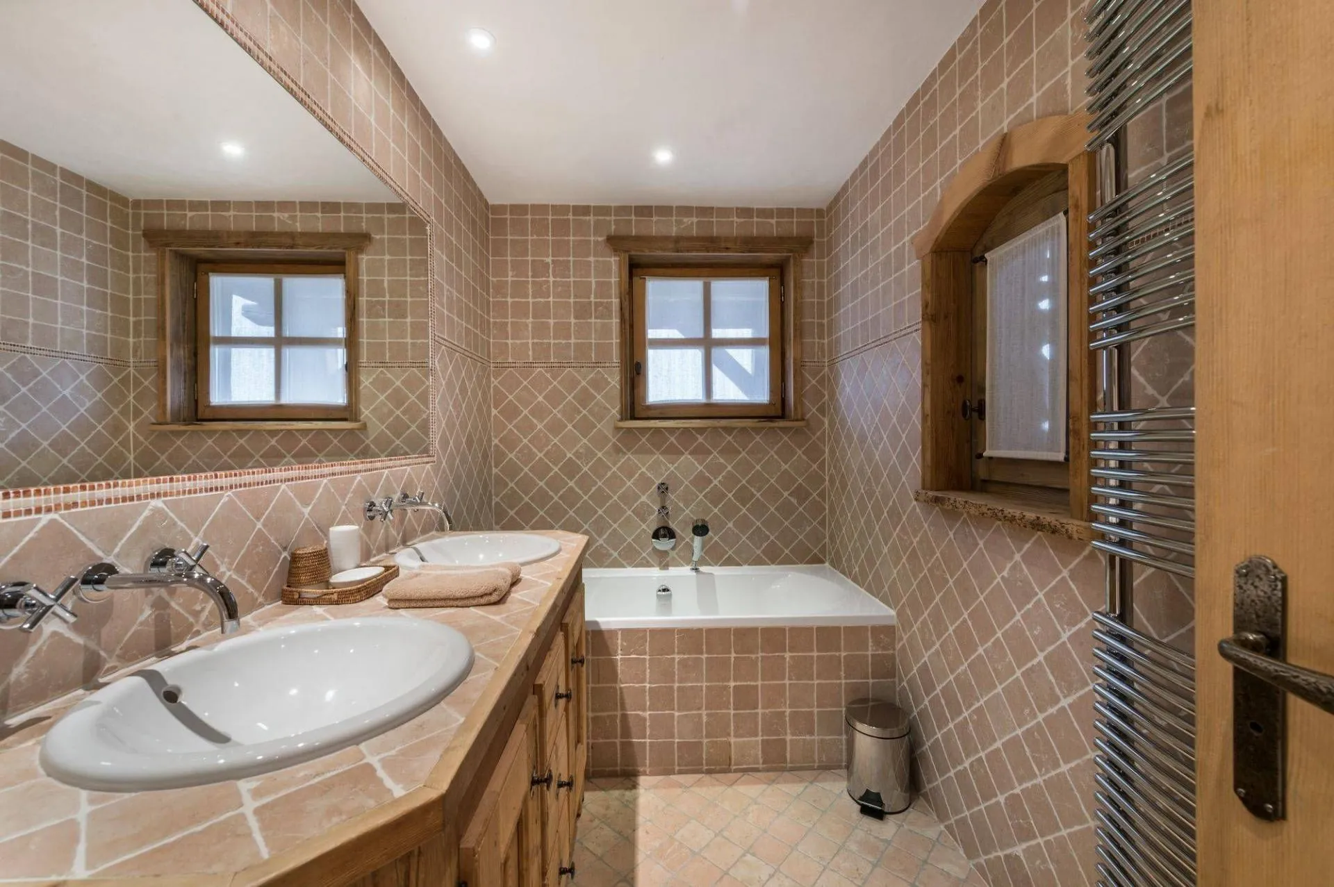 Bathroom with double basins, bathtub and two windows
