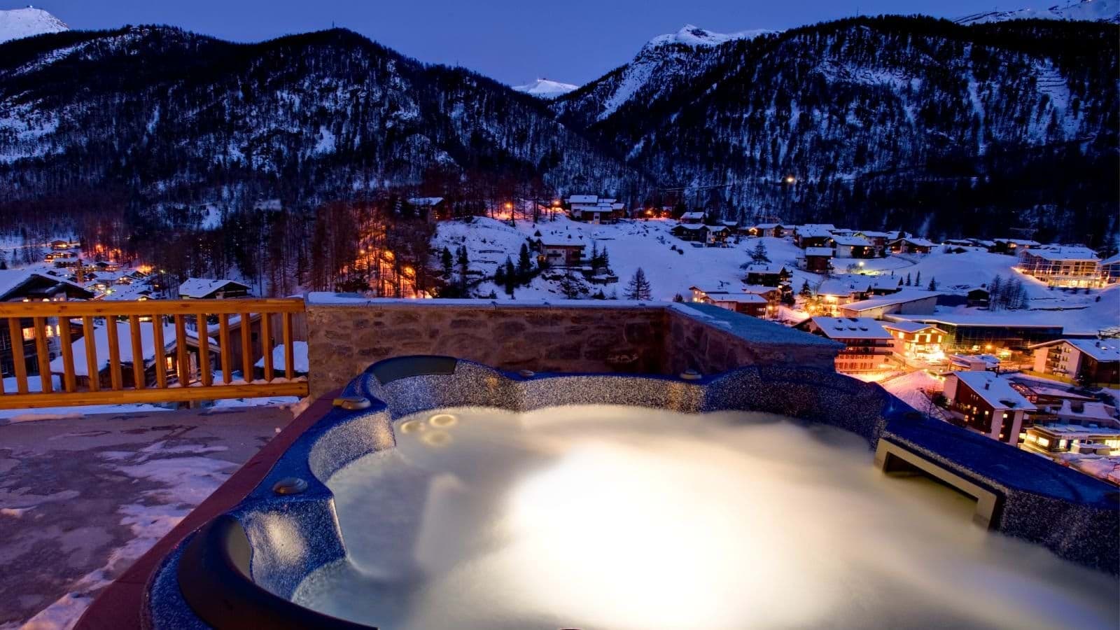 Rooftop hot tub seats 6; views of Zermatt village and mountains