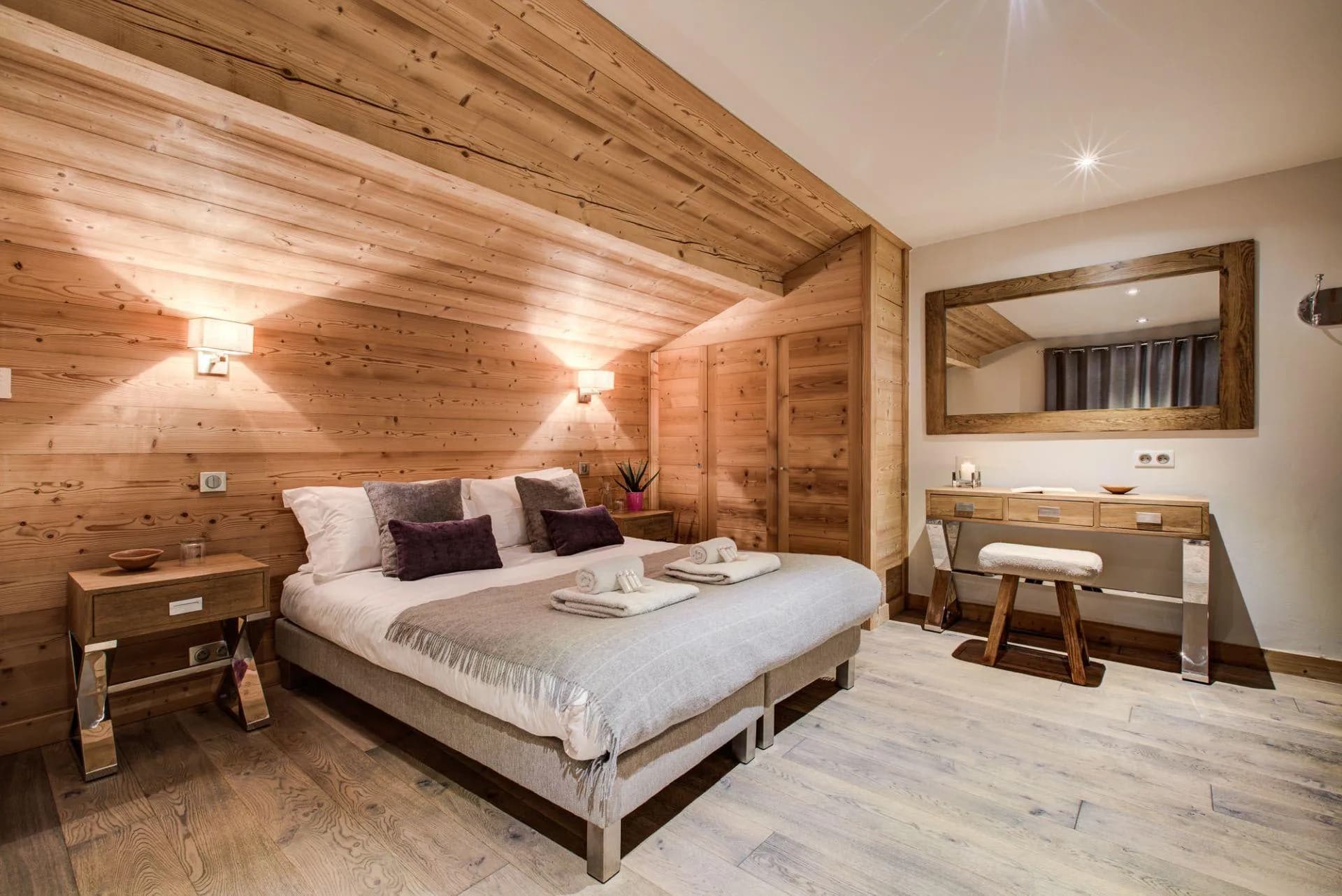 Double or twin bedroom with wood-panelled walls