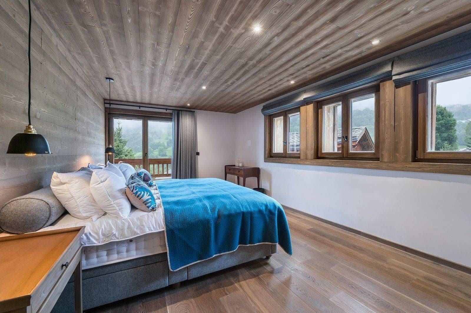 Double or twin bedroom with two beds arranged together
