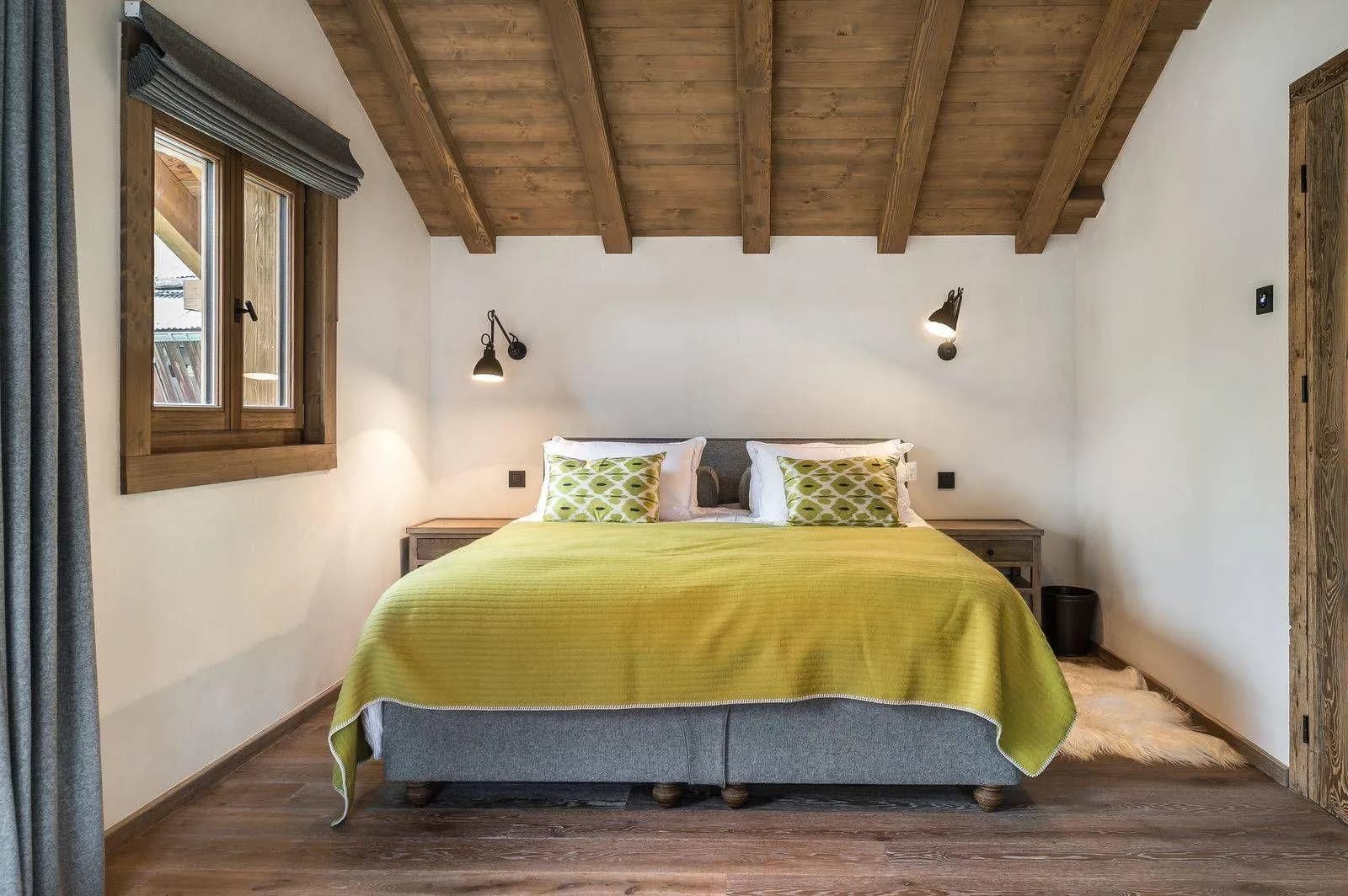 Double bedroom beneath a timber ceiling