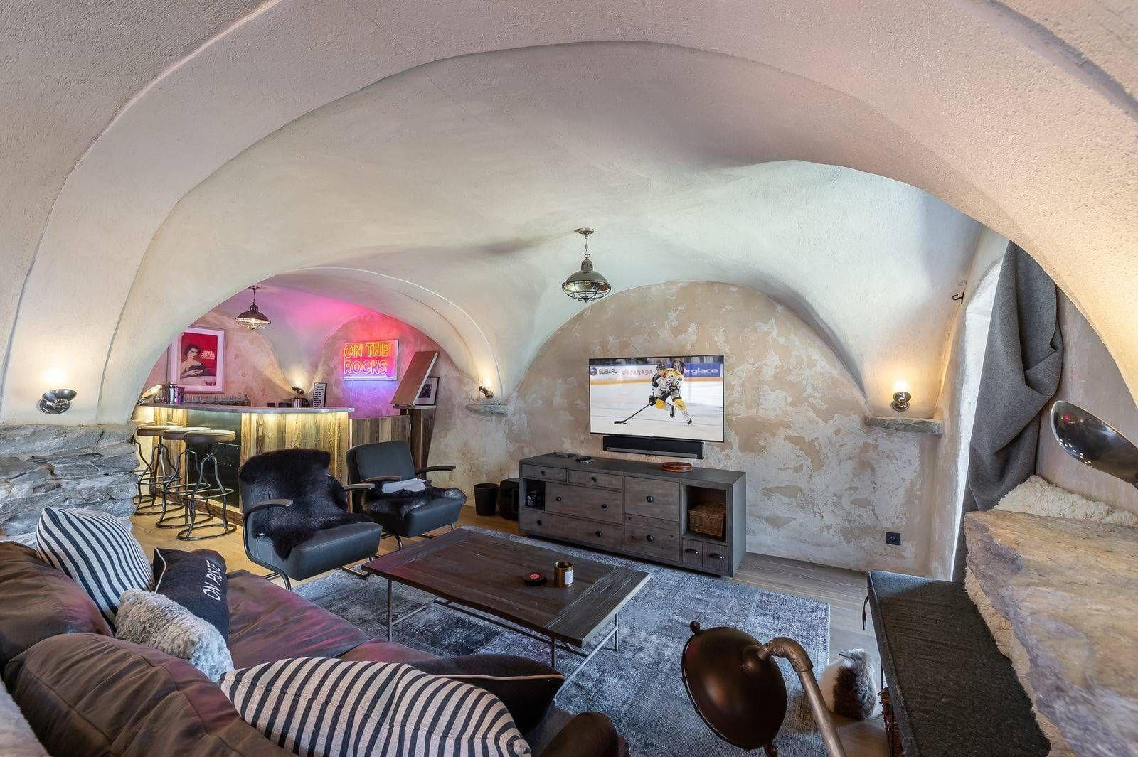 Vaulted leisure room with bar, TV lounge and billiards table