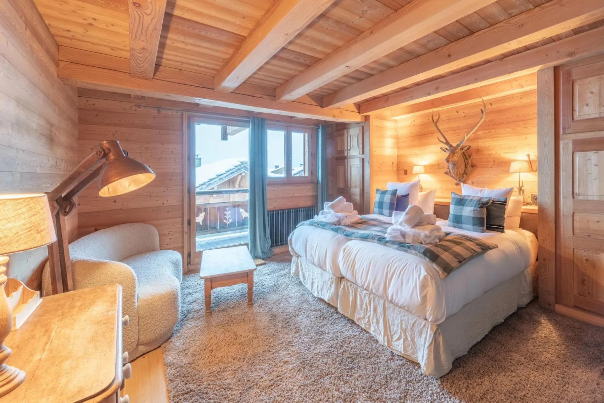 Double bedroom with balcony access