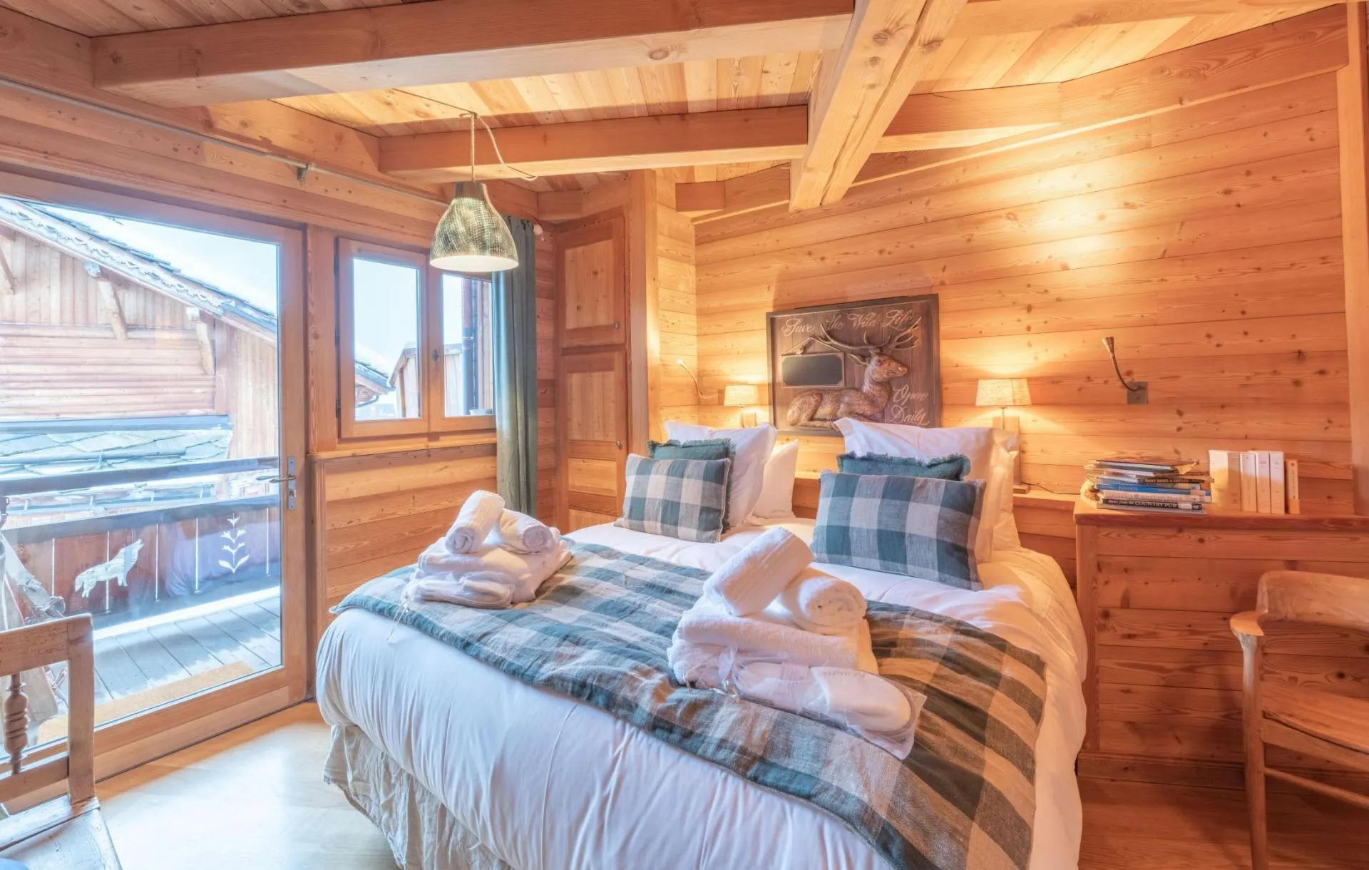 Double bedroom with balcony access