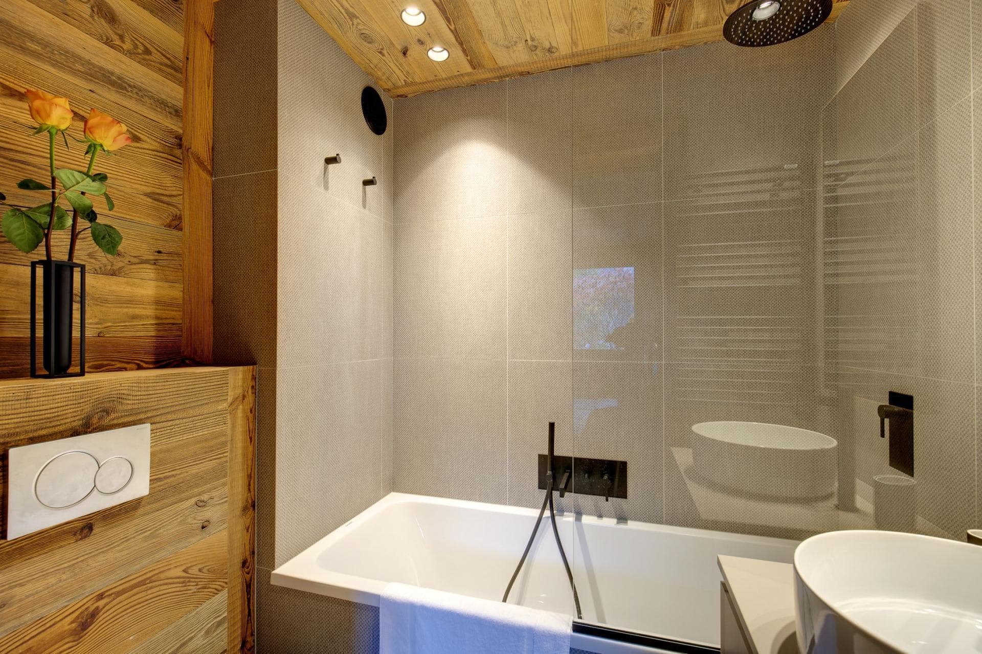 Bathroom with bathtub, shower fitting and basin