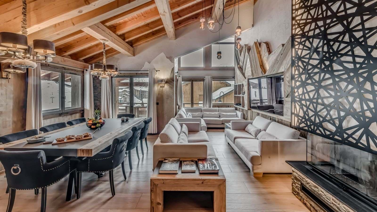 Open-plan living and dining area with vaulted ceilings and seating for 10