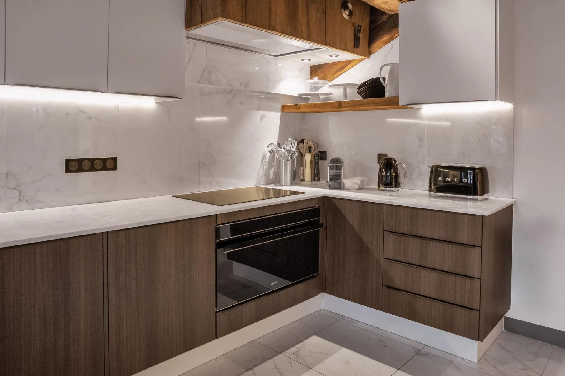 Fitted kitchen with white splashback and timber cupboards