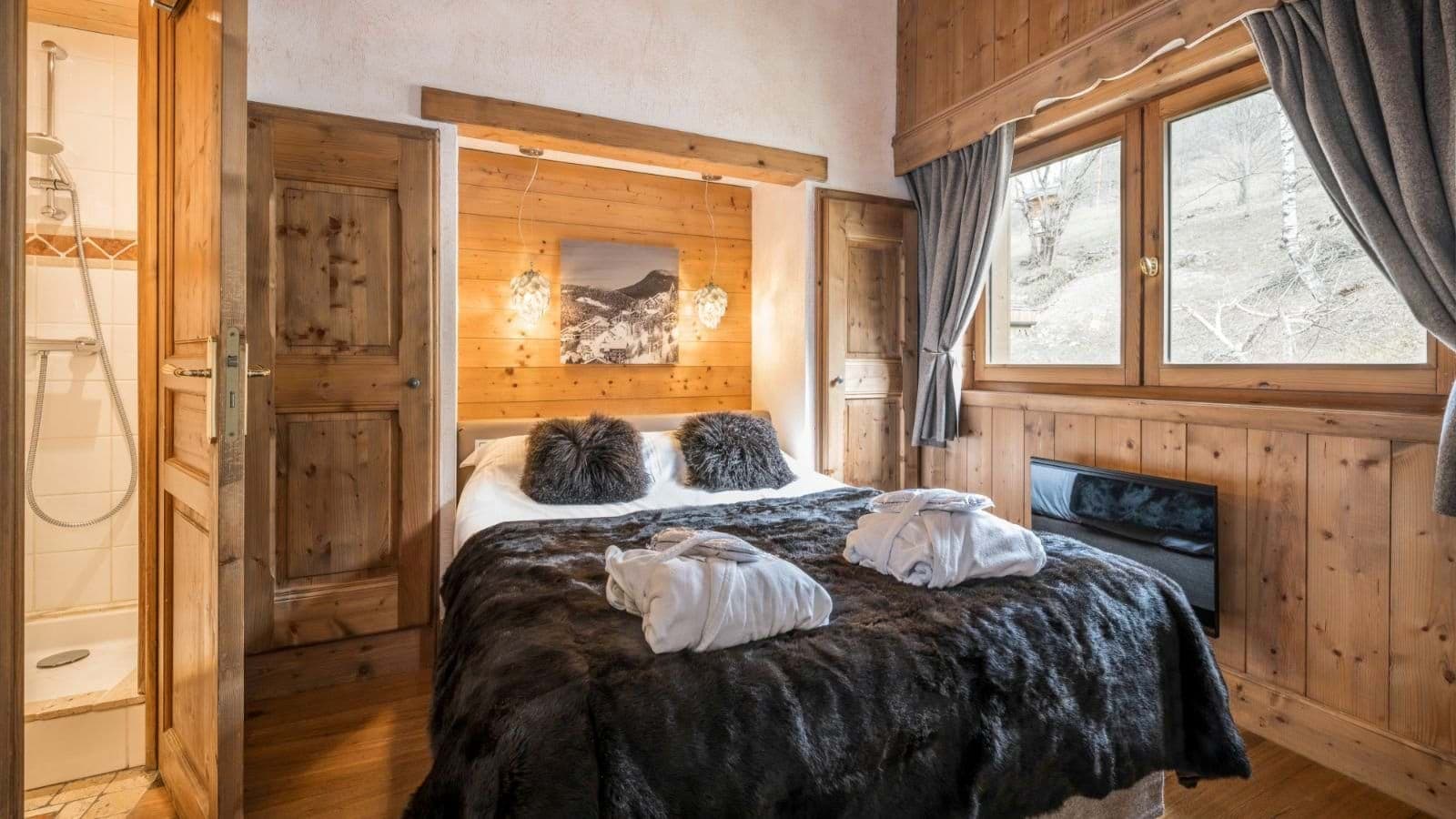 Bedroom with ensuite shower and mountain views