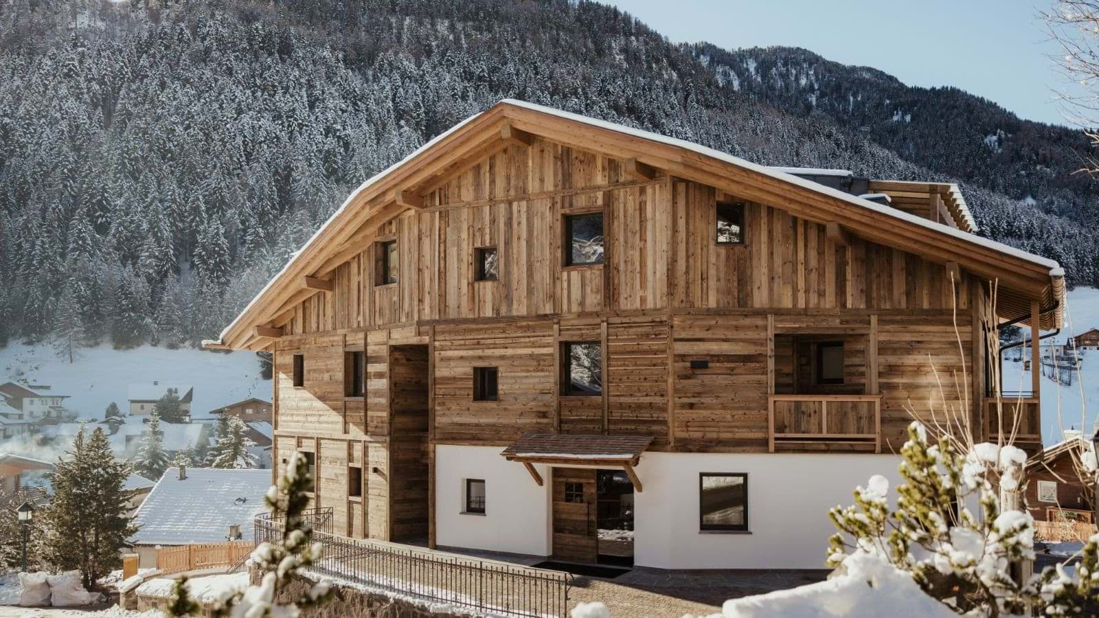 Luxury-Ski-Chalet-Val-Gardena-Chalet-Mile-2-Oxford-Ski-Ski-Room.jpg