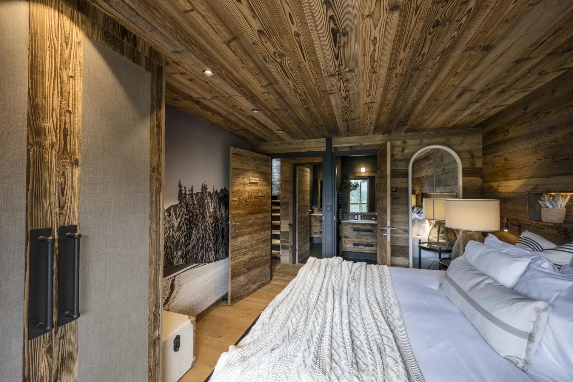 King or twin bedroom with timber walls