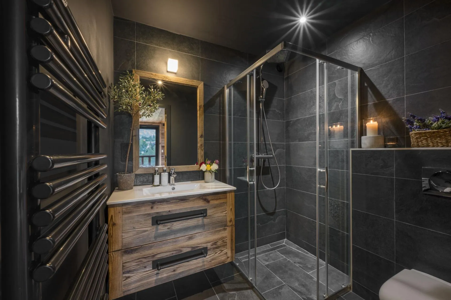 Bathroom with a walk-in shower and slate finishes