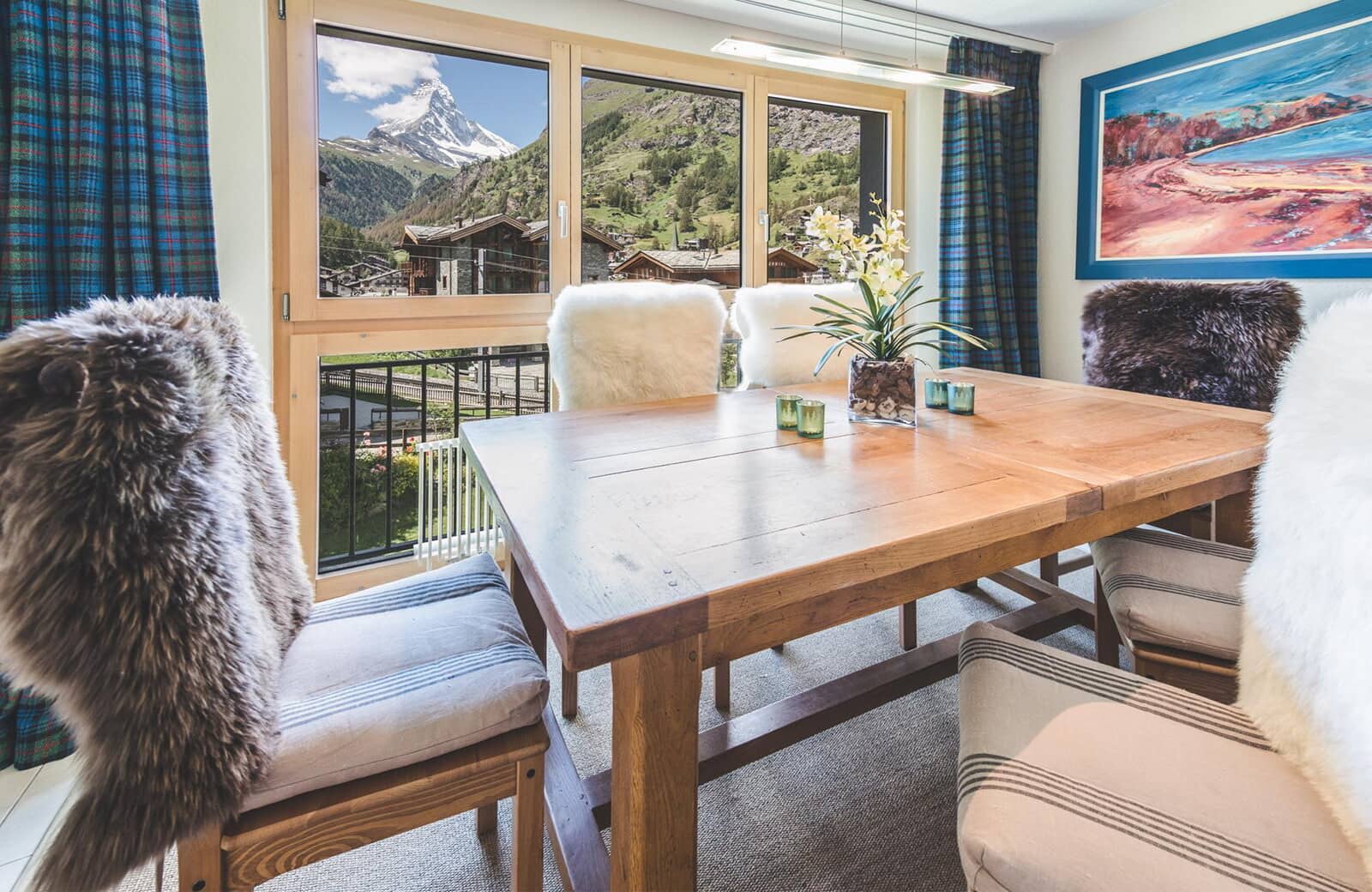 Dining table seats 6 with direct Matterhorn mountain views