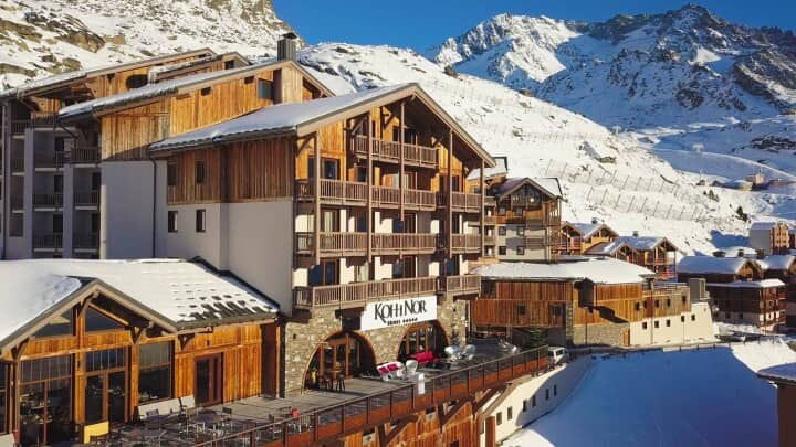 Chalet Koh-I Nor exterior with balconies and direct ski-in/ski-out access