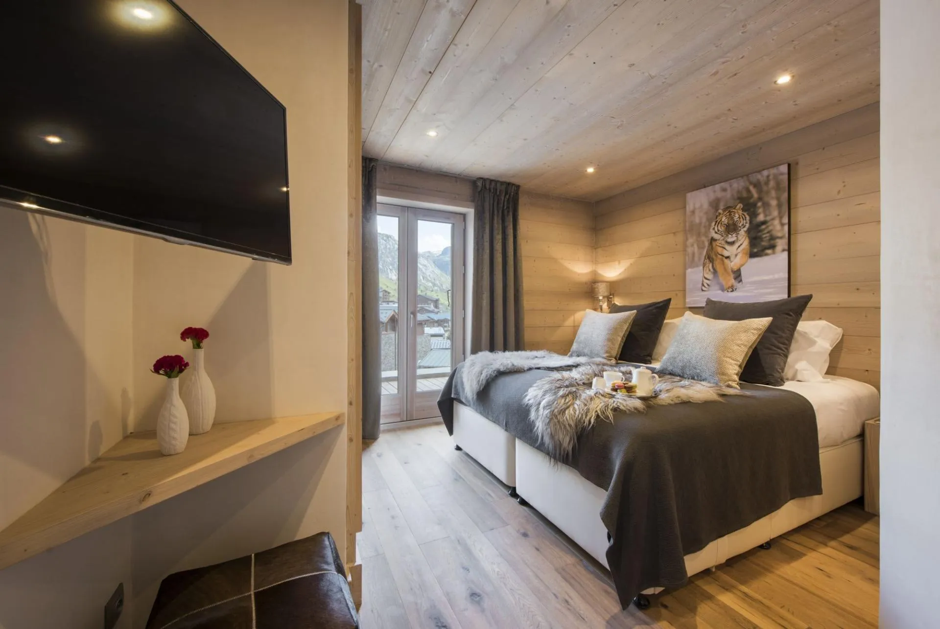 Guest bedroom with twin beds and private balcony access