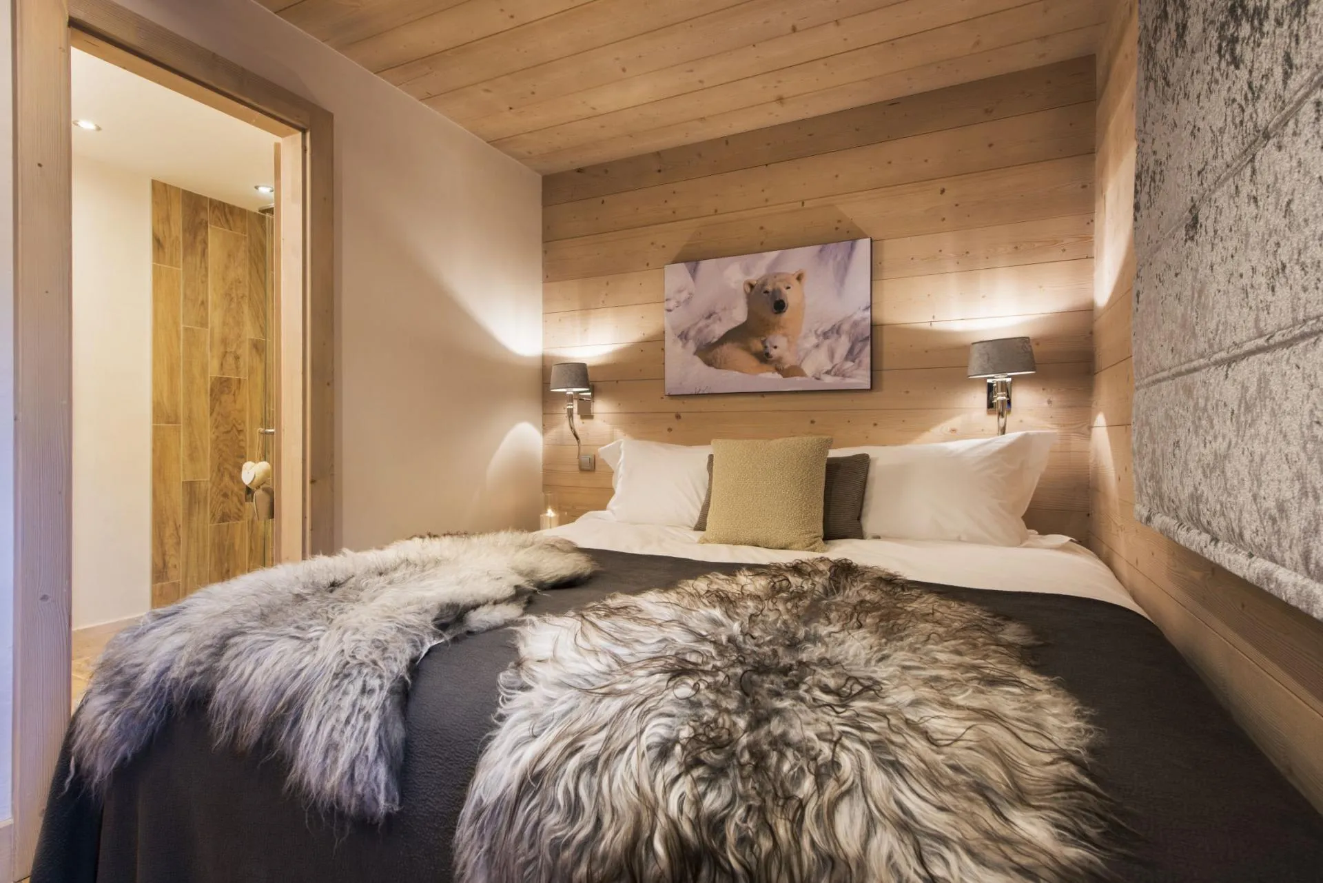 Guest bedroom with queen bed and private ensuite bathroom