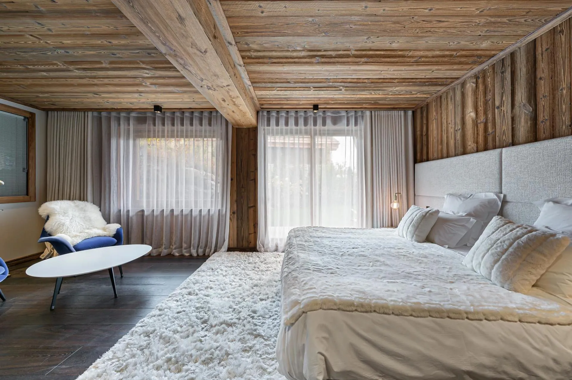 Double bedroom with terrace doors and sofa seating