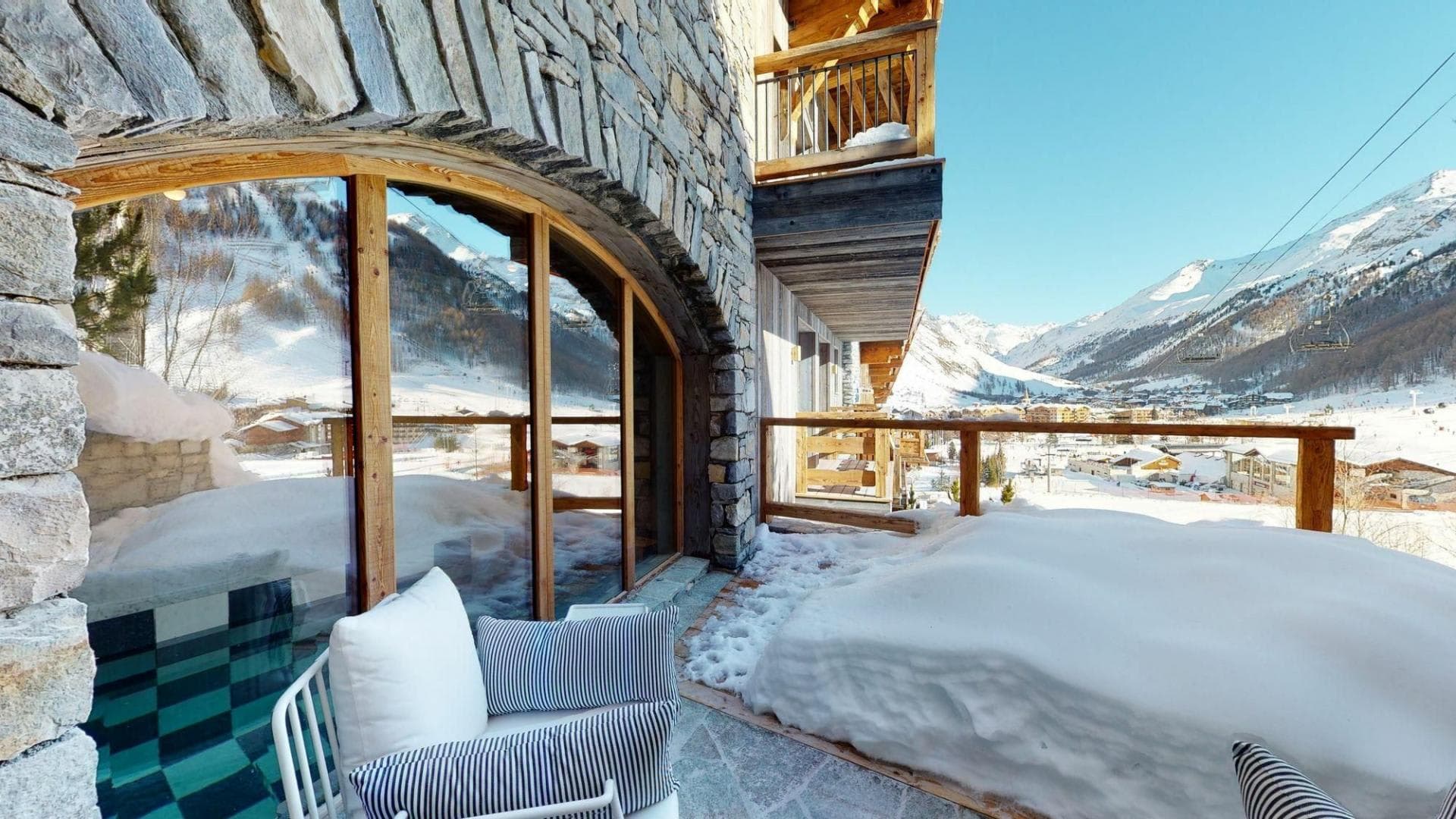 Private balcony with mountain views and proximity to ski lift