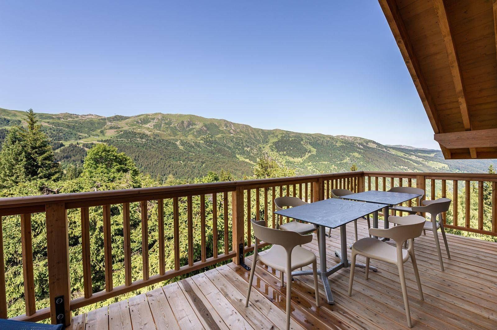 Wooden deck with seating for 6 and panoramic mountain views
