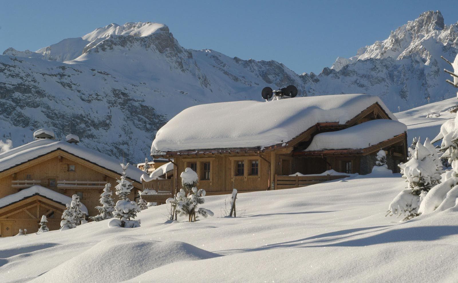 Ski-in ski-out timber chalet with direct access to alpine trails