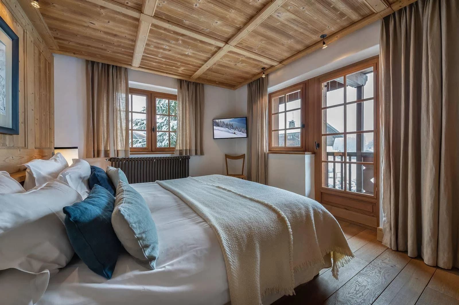 Double bedroom with glazed balcony doors
