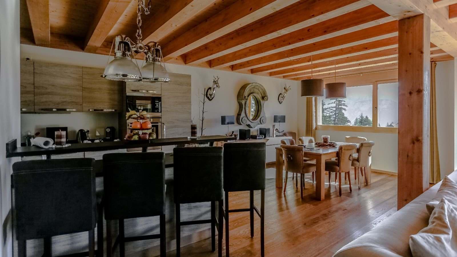 Open-plan dining area and breakfast bar with seating for 10