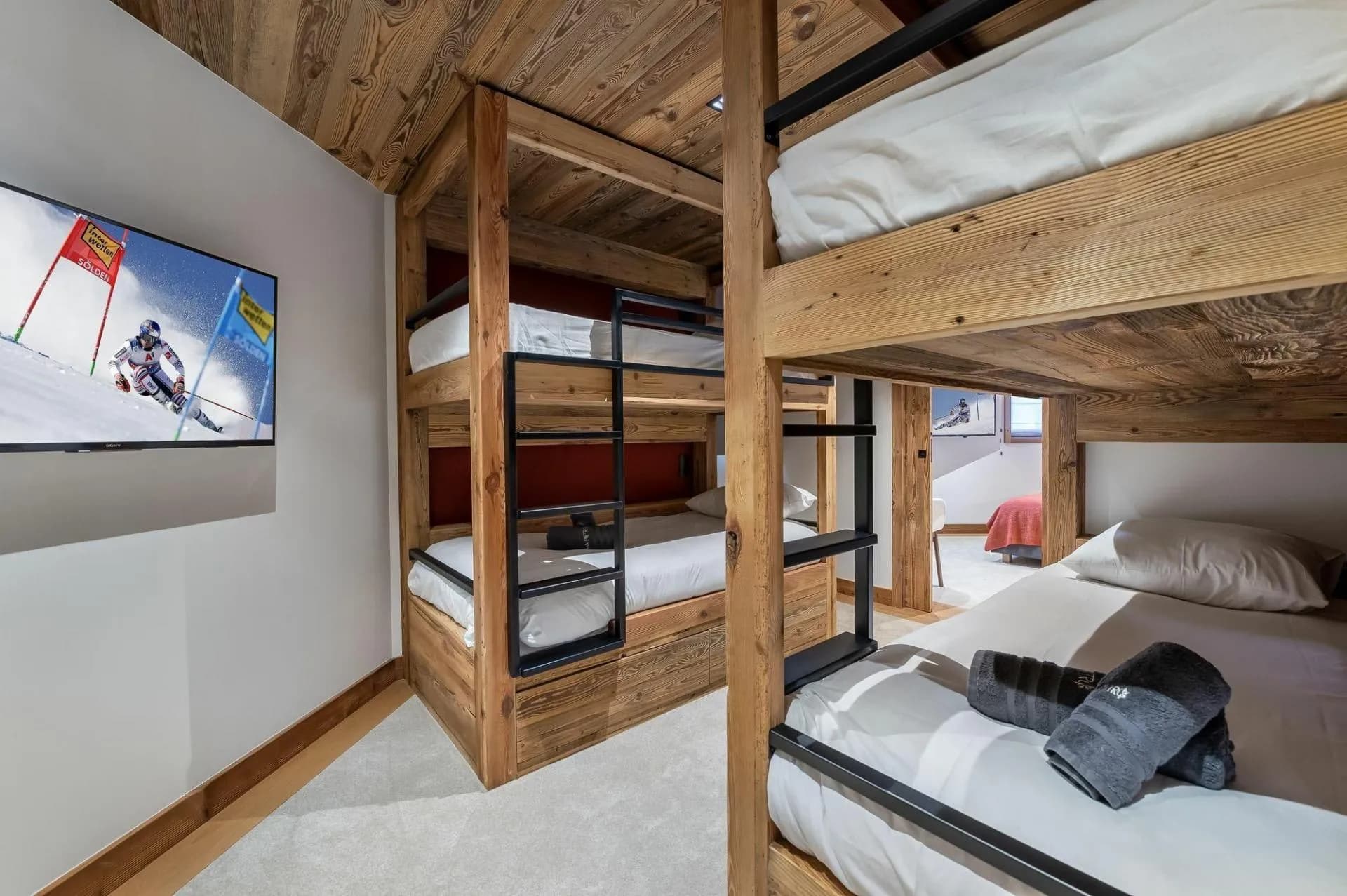 Children’s bunk room with four sleeping places