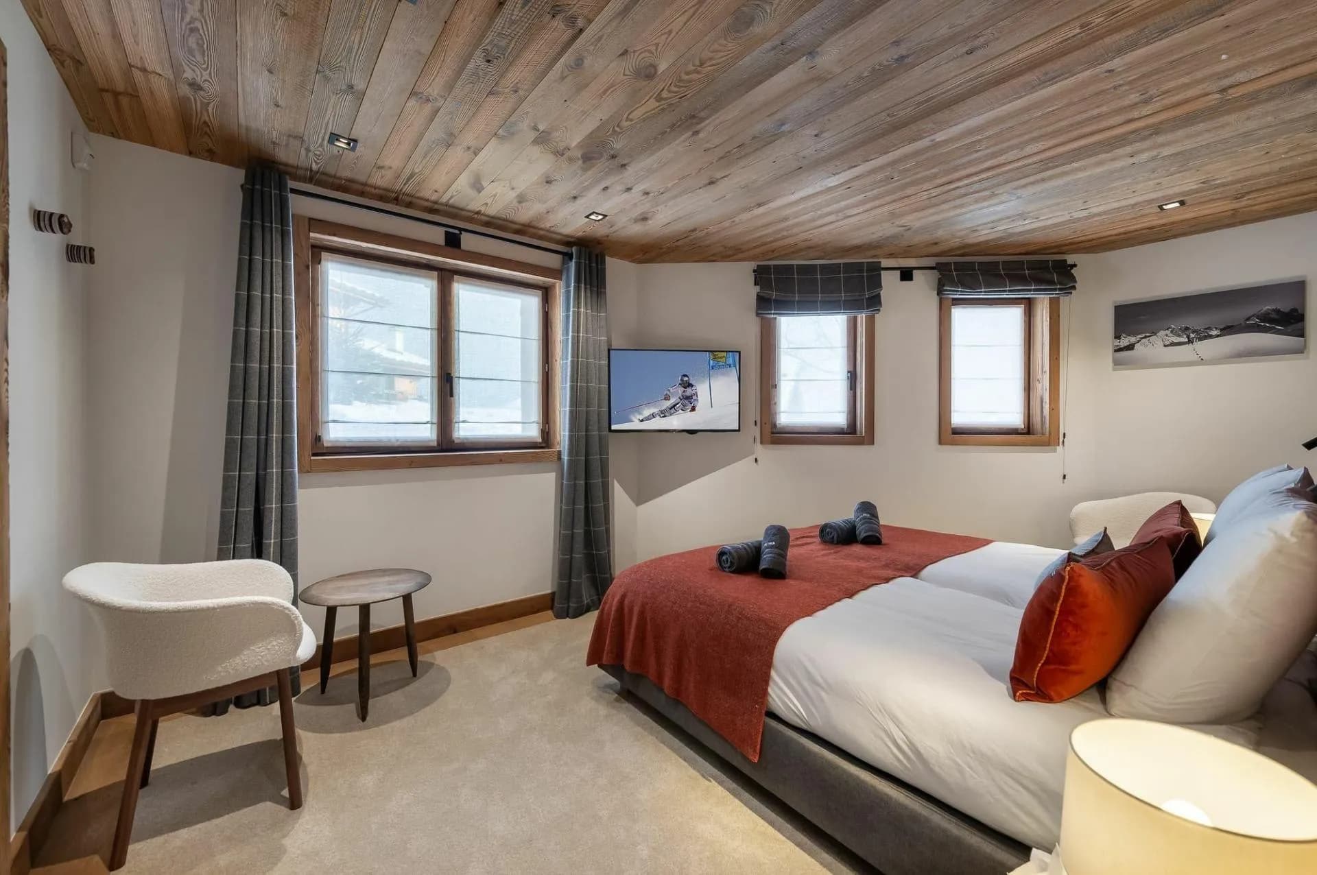Double sleeping area in the family suite