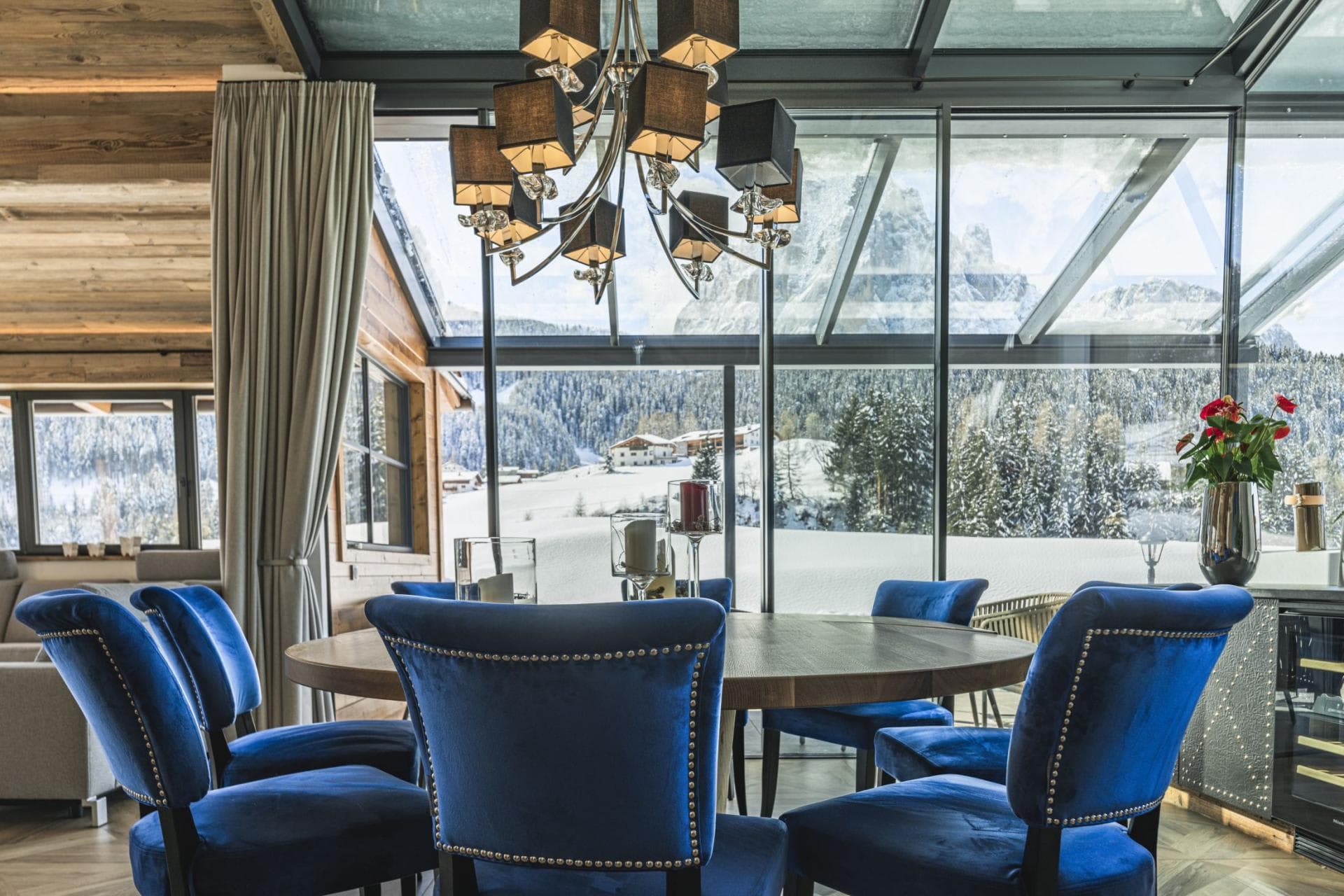 Glass-enclosed dining area seats 6; panoramic mountain views