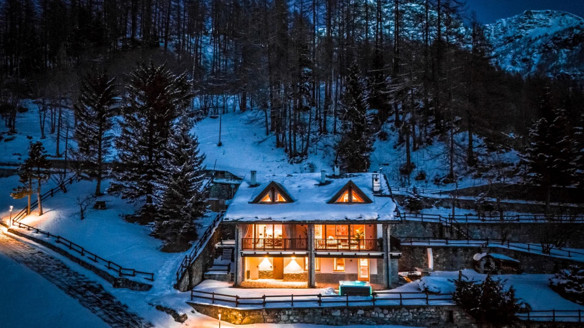 Ski-in chalet with outdoor hot tub and mountain views