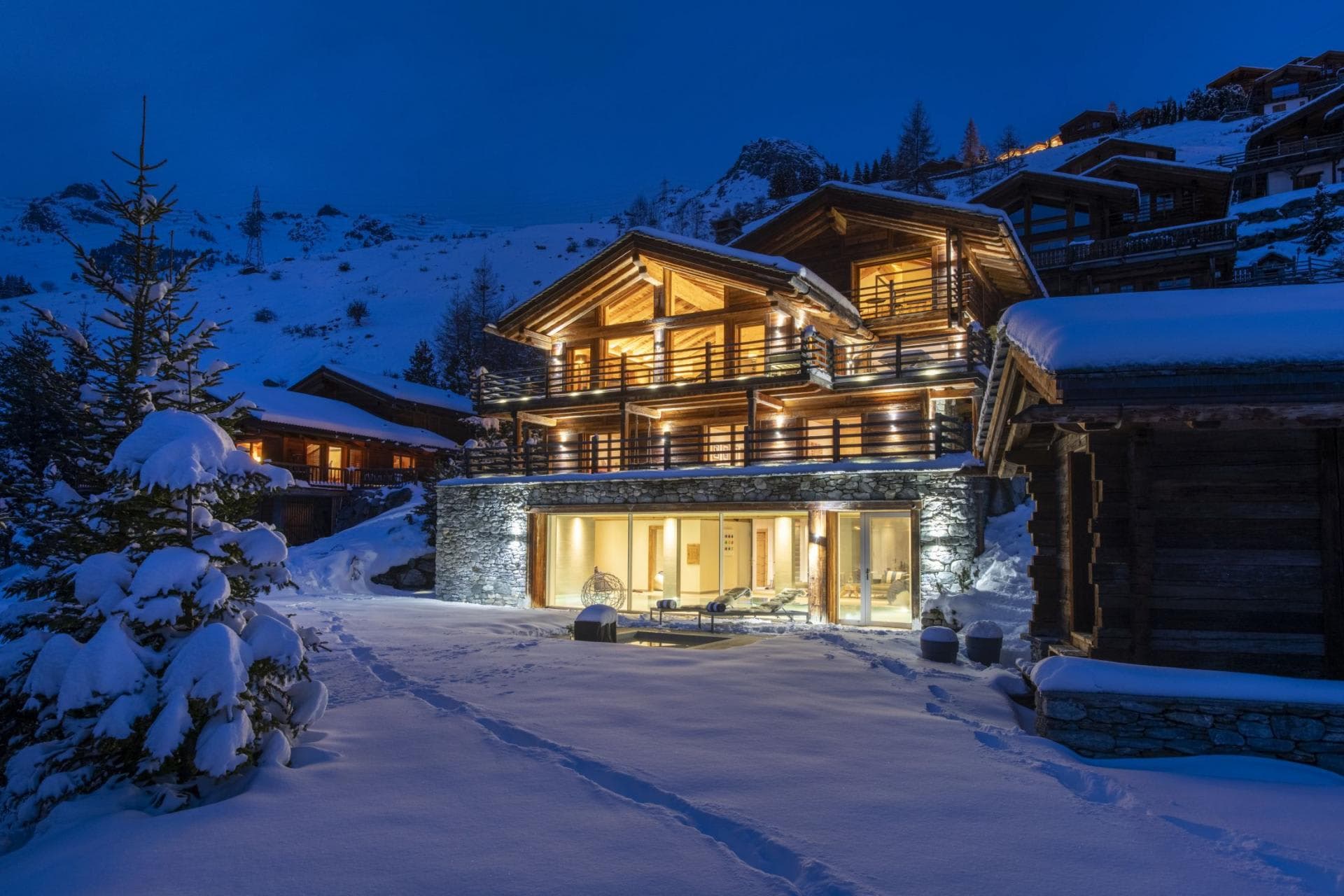 Ski-in/ski-out chalet with three balconies and indoor pool level