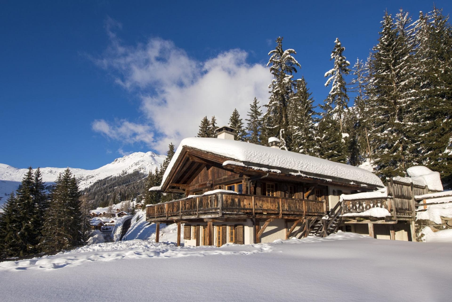 Ski-in/ski-out chalet with wrap-around balcony and mountain views