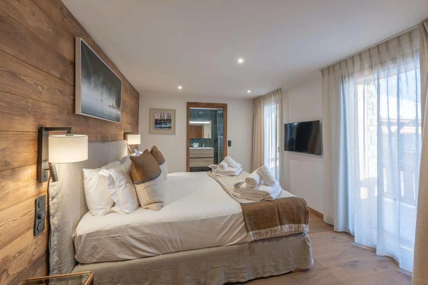 Master bedroom with en-suite bathroom, TV and balcony access