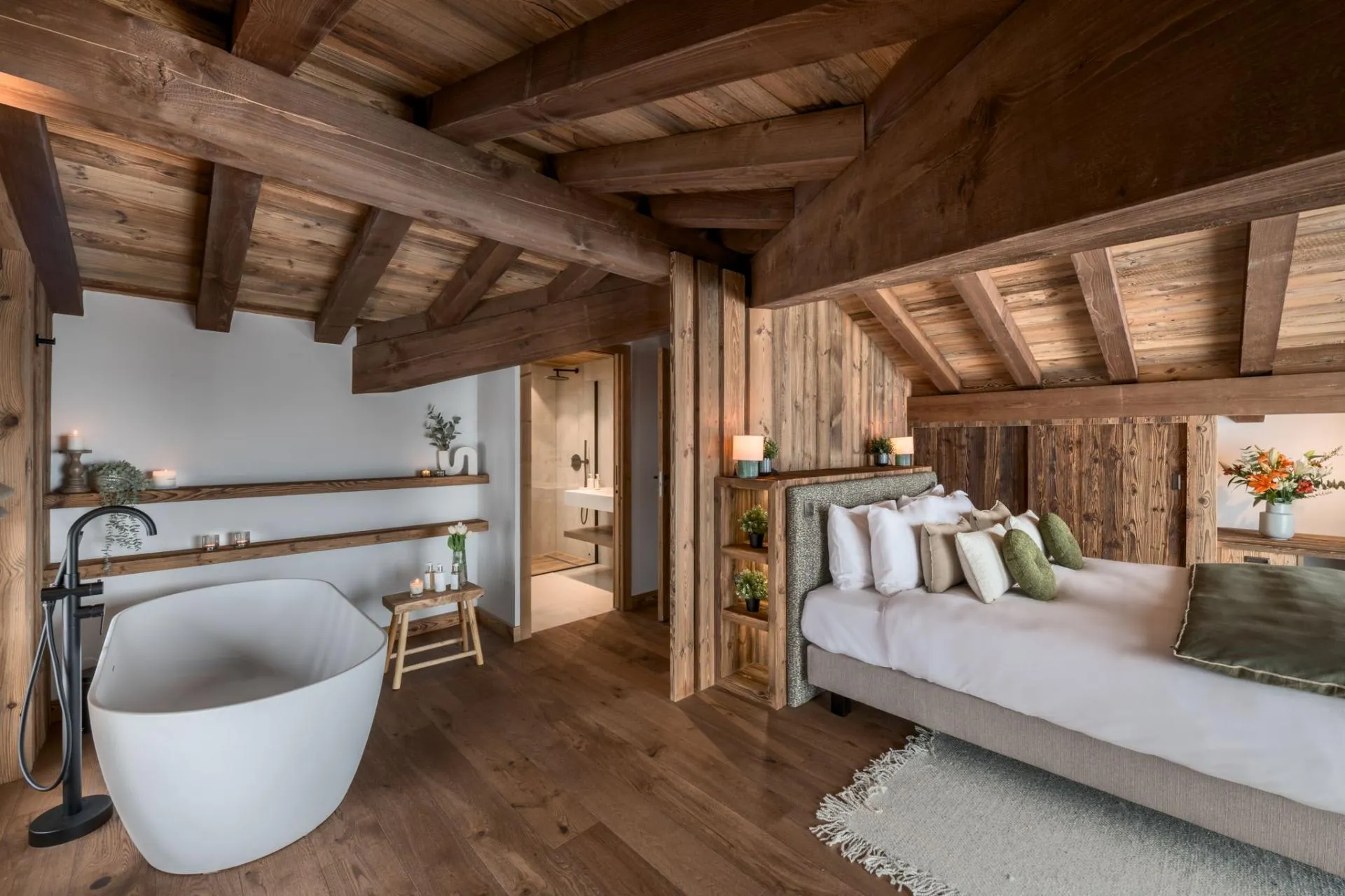 Master suite with a freestanding bathtub and en-suite shower room